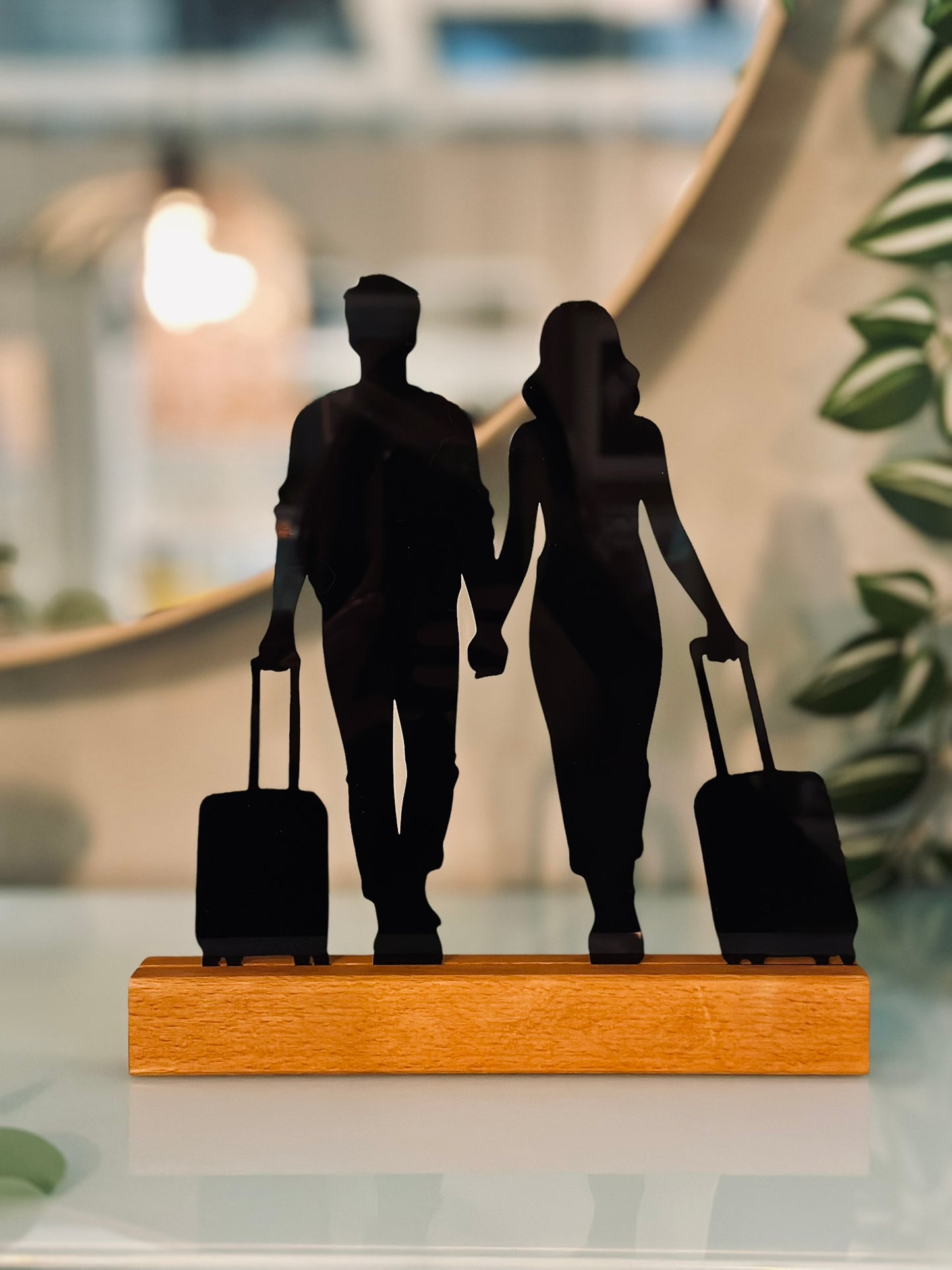 Personalisierte Acryl-Silhouette mit Holzsockel – Paar