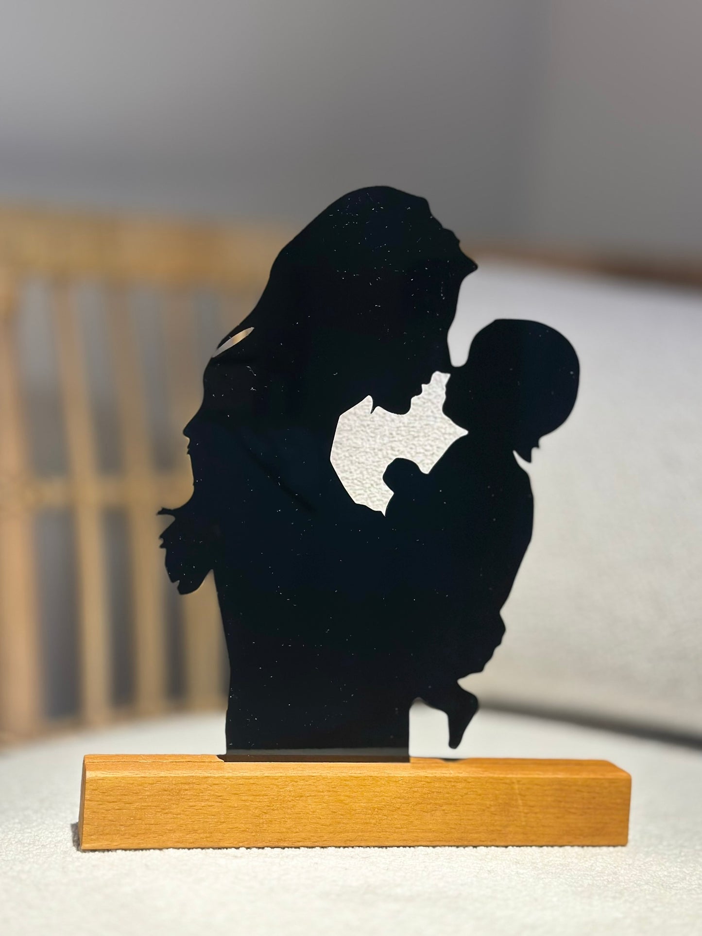 Personalized Acrylic Silhouette with Wooden Base – Mom