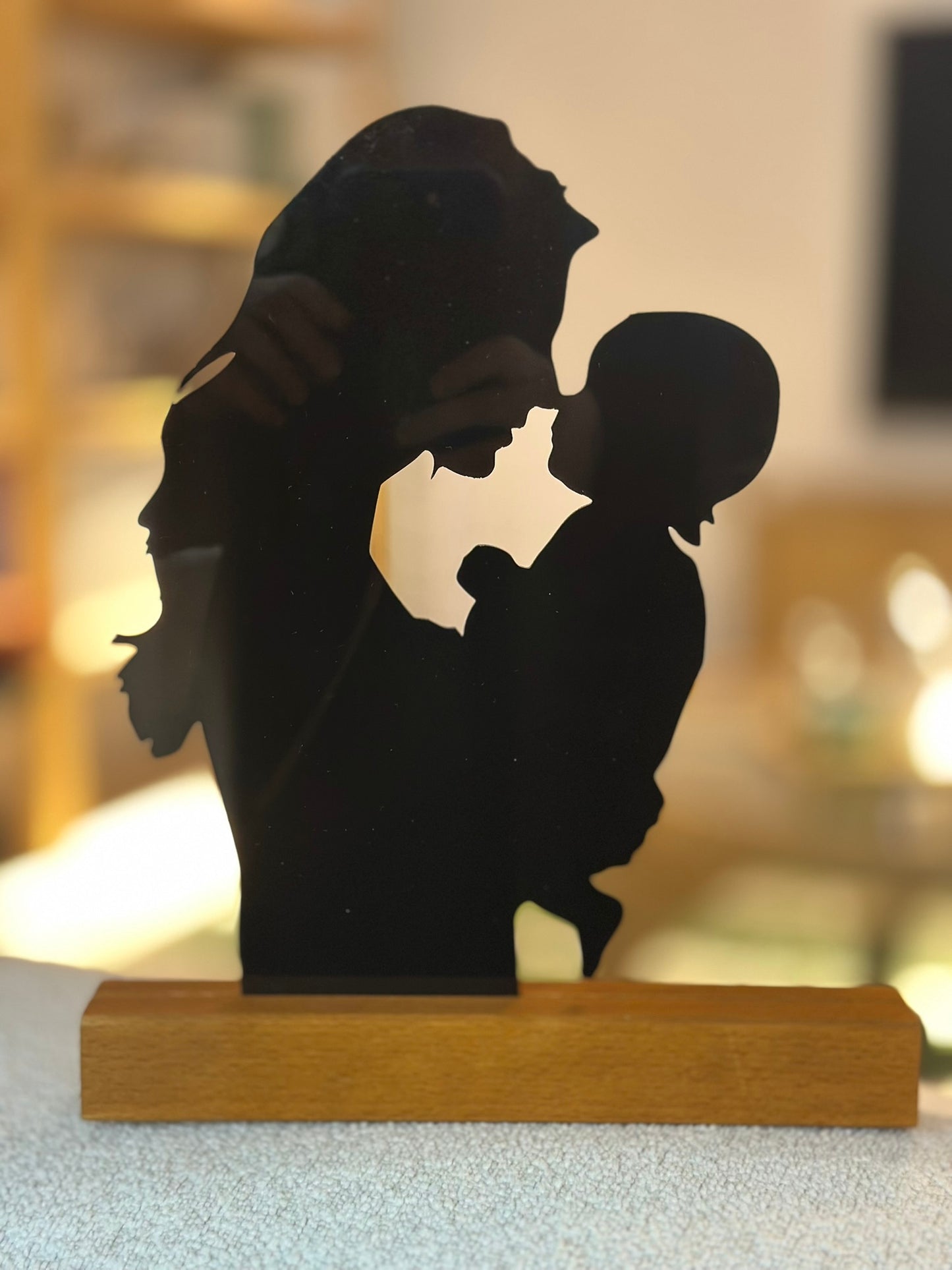 Personalized Acrylic Silhouette with Wooden Base – Mom