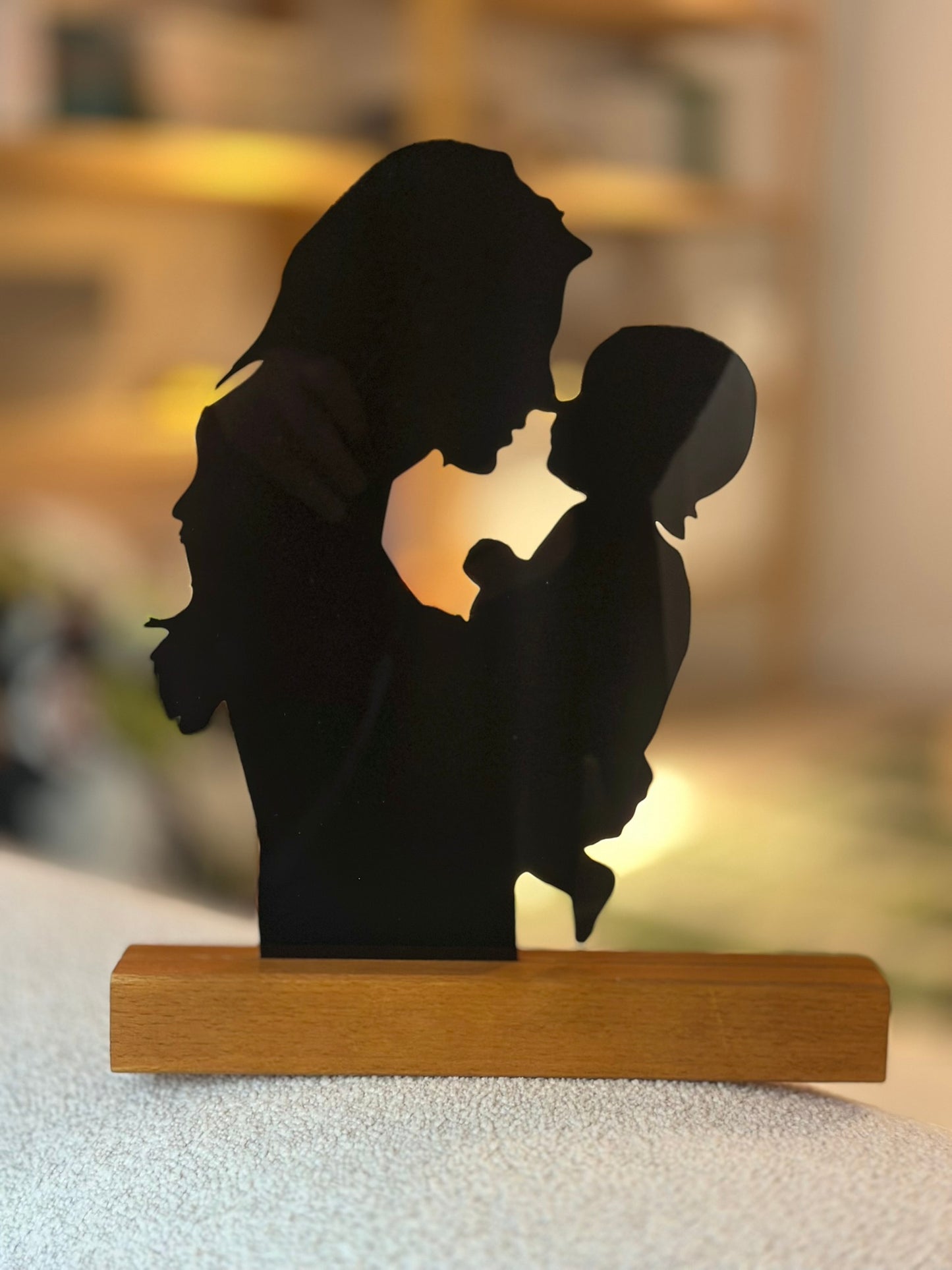 Personalized Acrylic Silhouette with Wooden Base – Mom