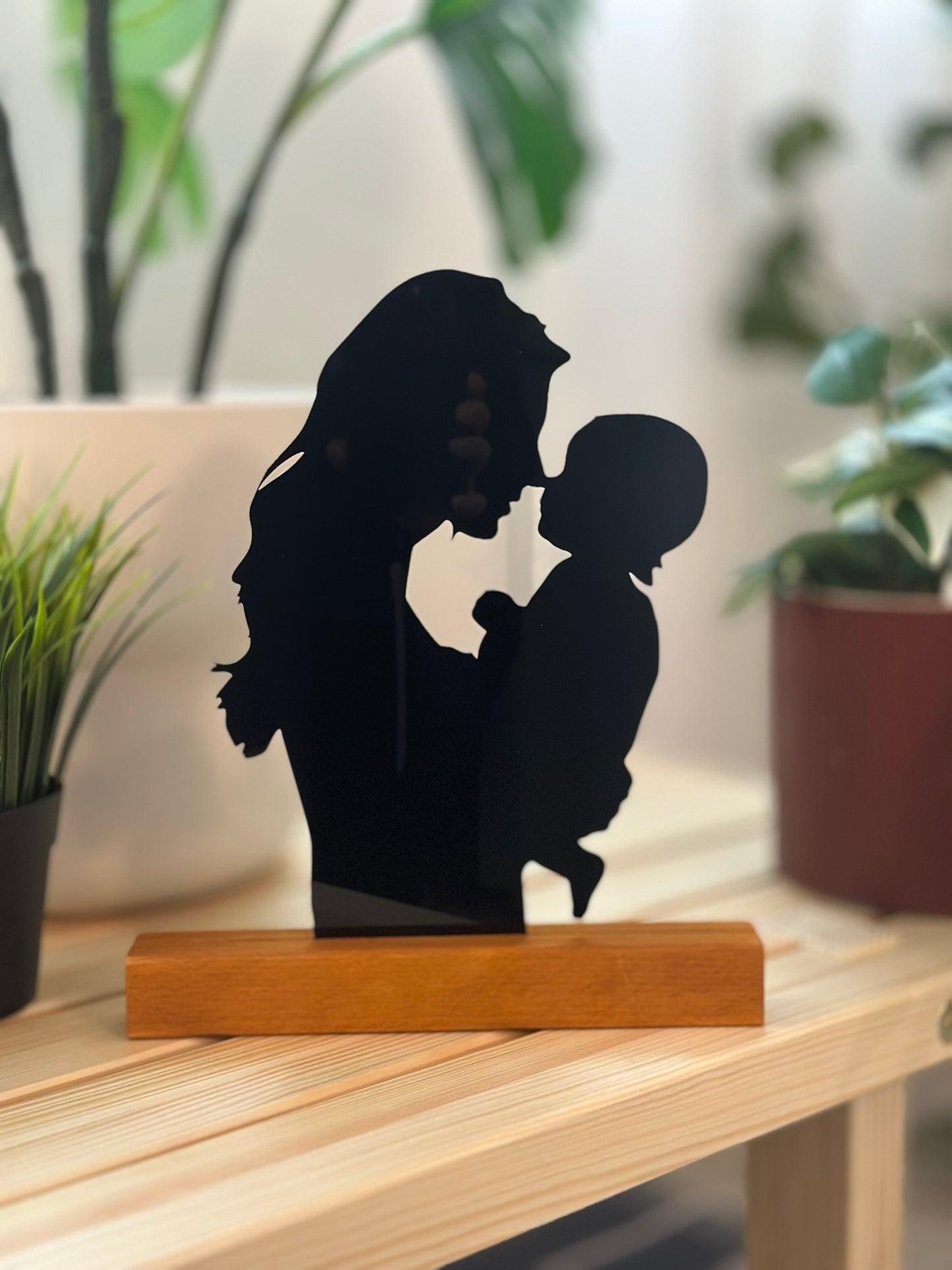 Personalized Acrylic Silhouette with Wooden Base – Mom