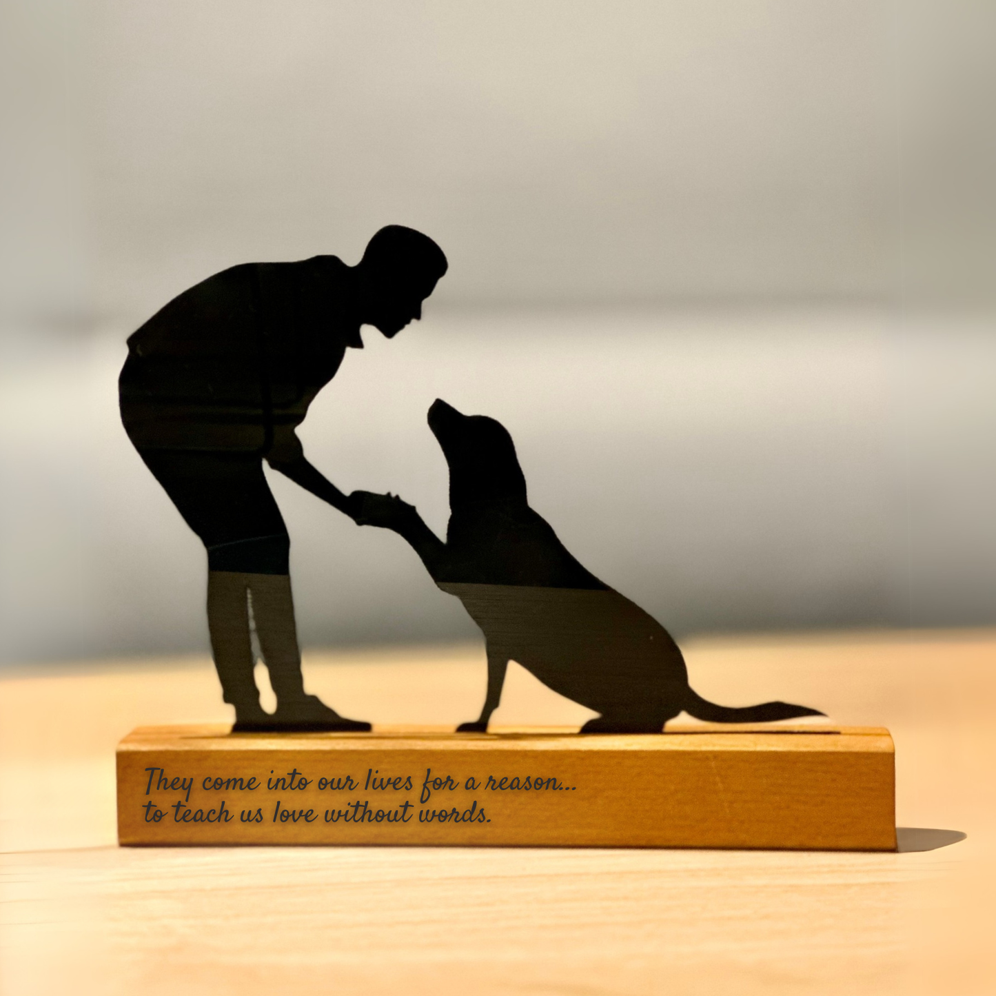 Personalisierte Acryl-Silhouette mit Holzsockel – Paar
