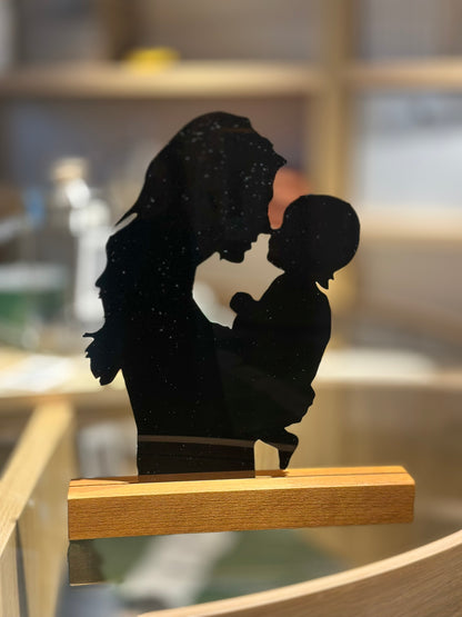 Personalized Acrylic Silhouette with Wooden Base – Mom