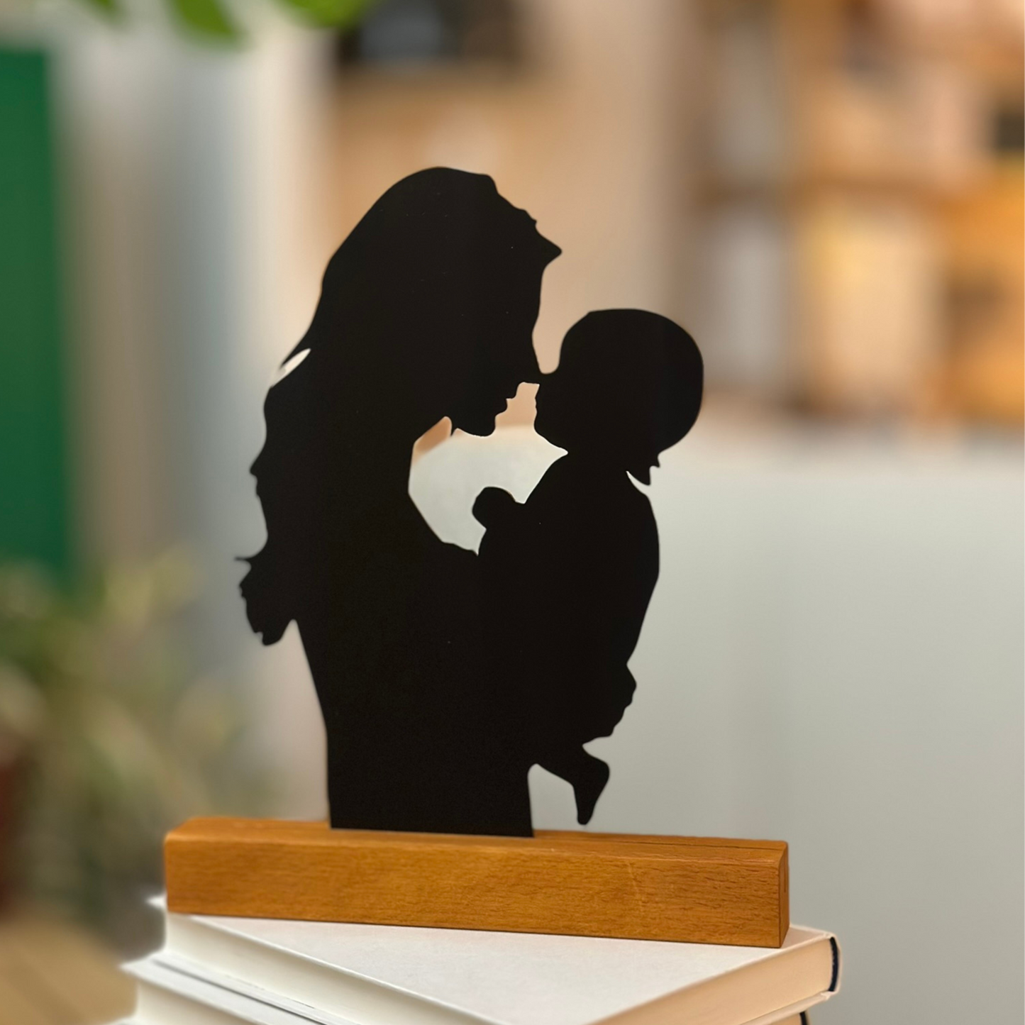 Personalized Acrylic Silhouette with Wooden Base – Mom